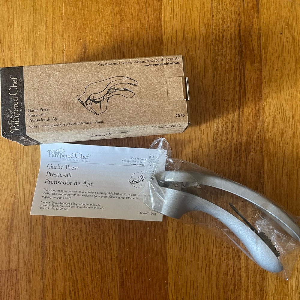 Brand New Pampered Chef Garlic Press #2576